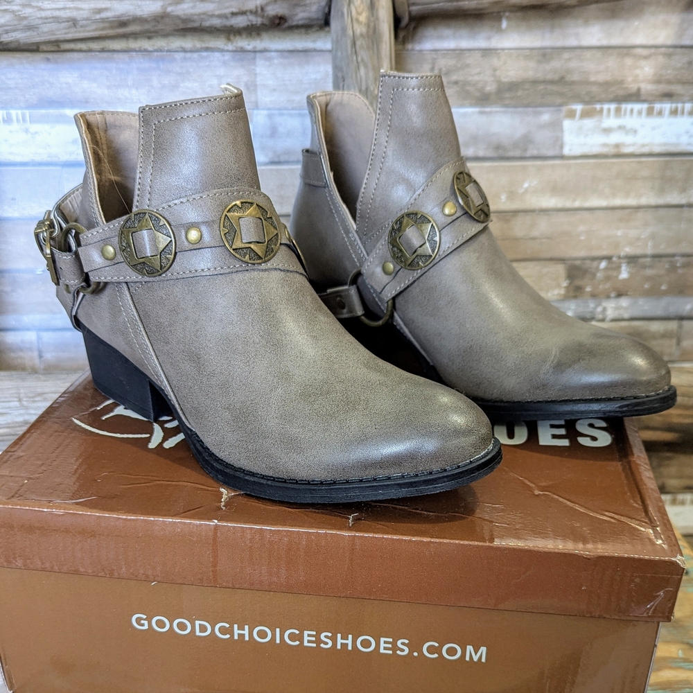 NewCG Good Choice Women's Light Brown Western Ankle Boots Faux Leather W Conchos